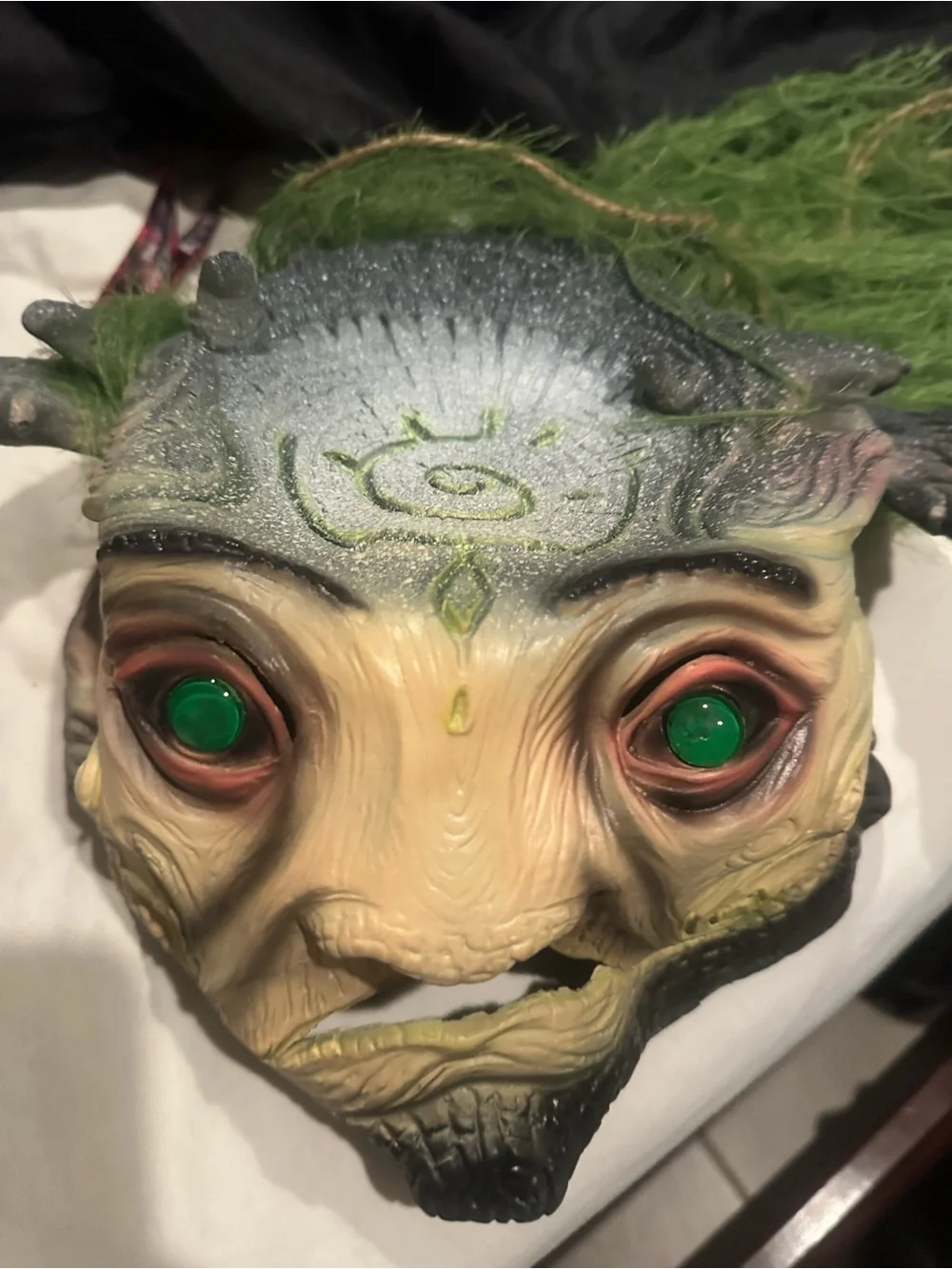 Reptile Habitat Decorative Mask - Green Accent